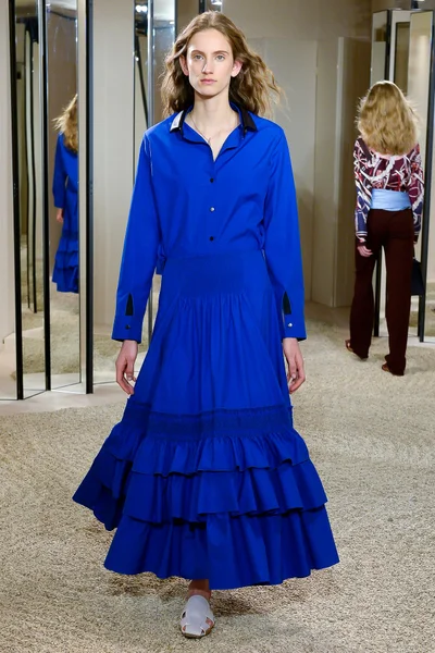 Look 16